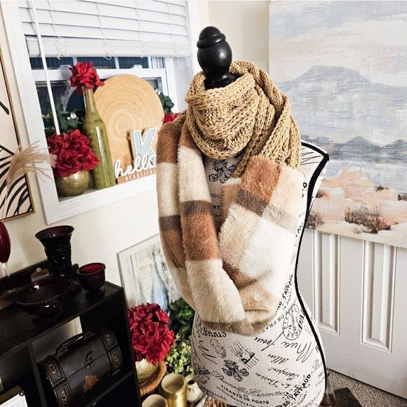 CG Couture Gems Plaid Faux Fur Cable Knit Acrylic Infinity Scarf. - Picture 10 of 15